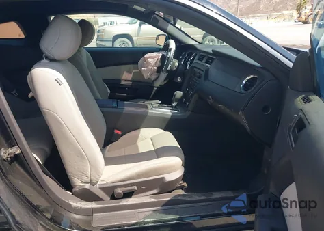 2014 Ford Mustang V6 из США, поврежденный, VIN 1ZVBP8AM3E5327827